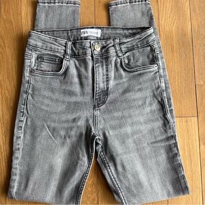 Zara Women's Classic Gray Skinny Jeans